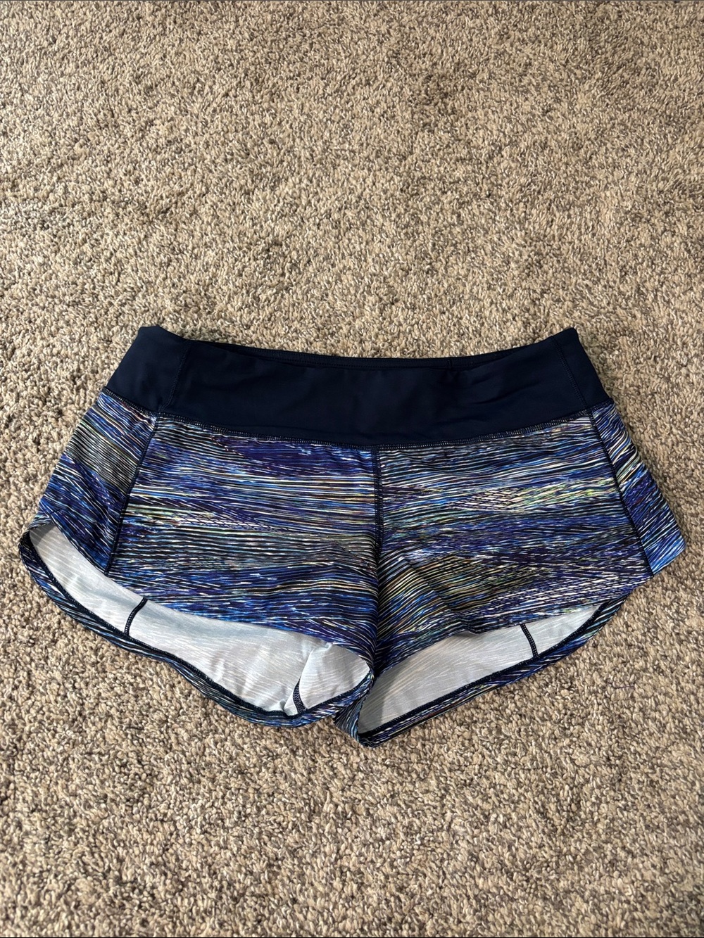 Lululemon Speed Up Short *2.5" size 6